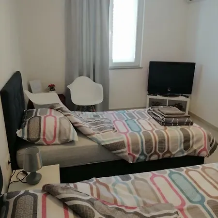 アパート Mila プーラ