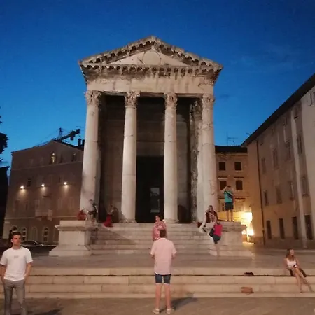 Mila アパート プーラ